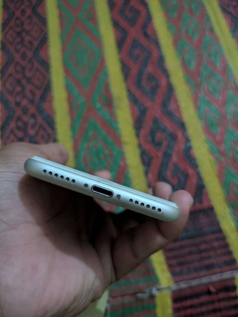 Apple iPhone 8 5