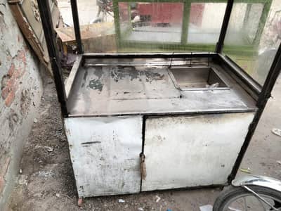 Fries and samosa counter with farayer