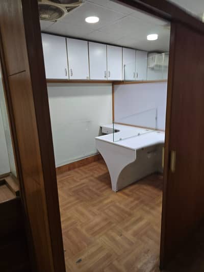furnished office for rent 1000sqft in shahar e Faisal.