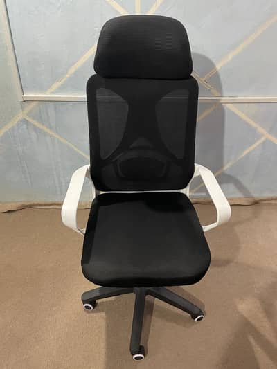 Office chair with good condition brand new only 1 month use