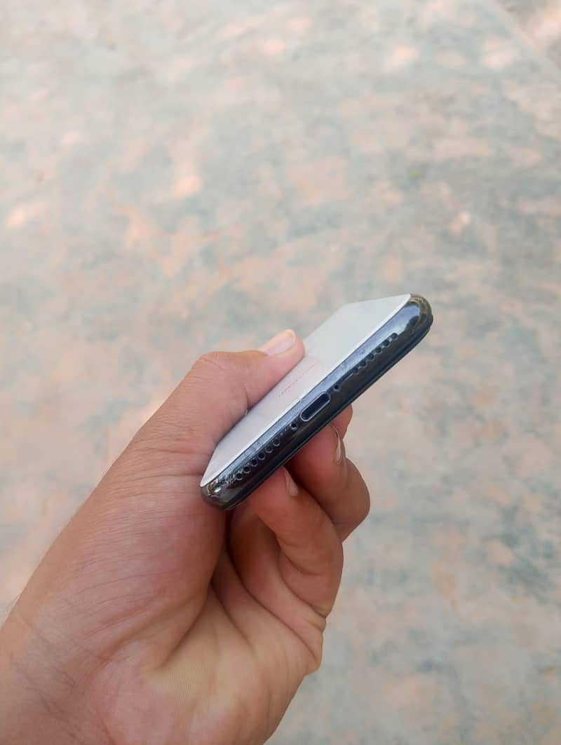 Apple iPhone X 6