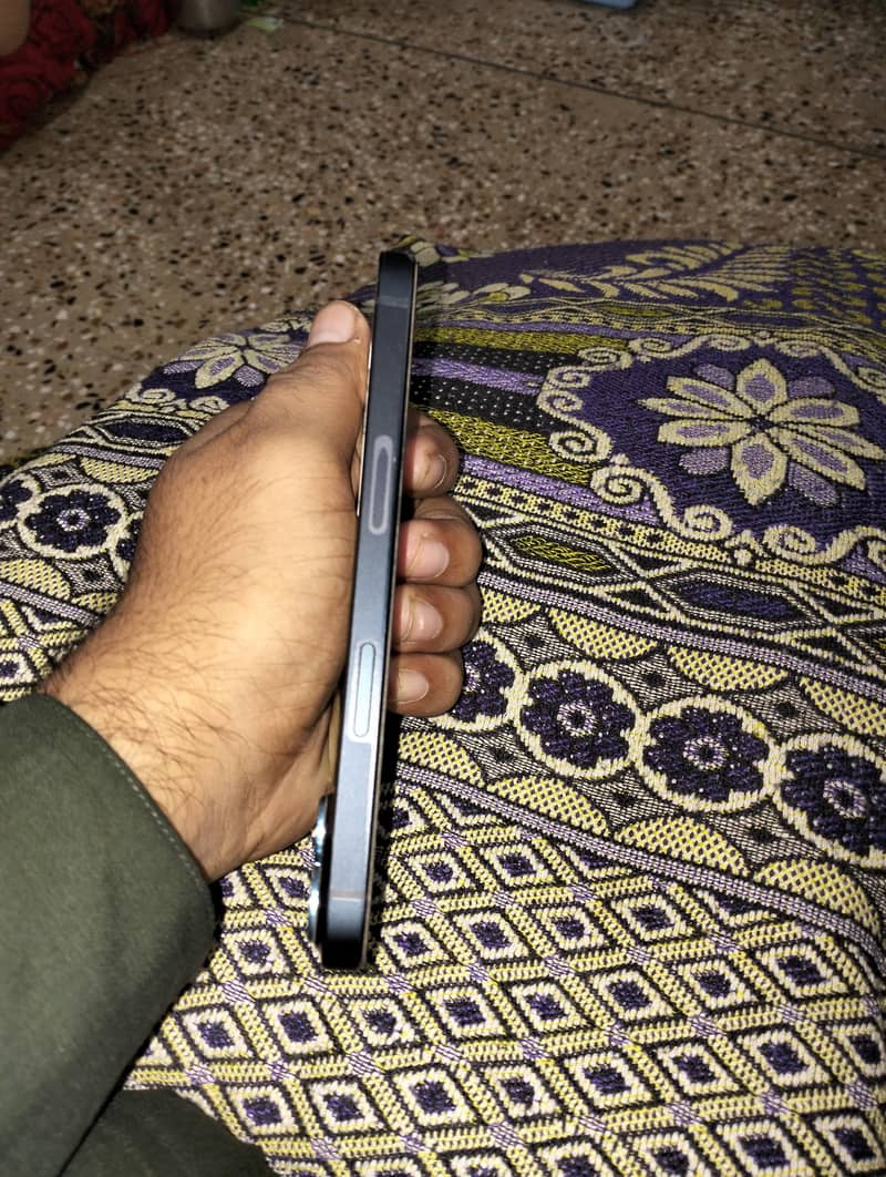 Apple iPhone 13 1