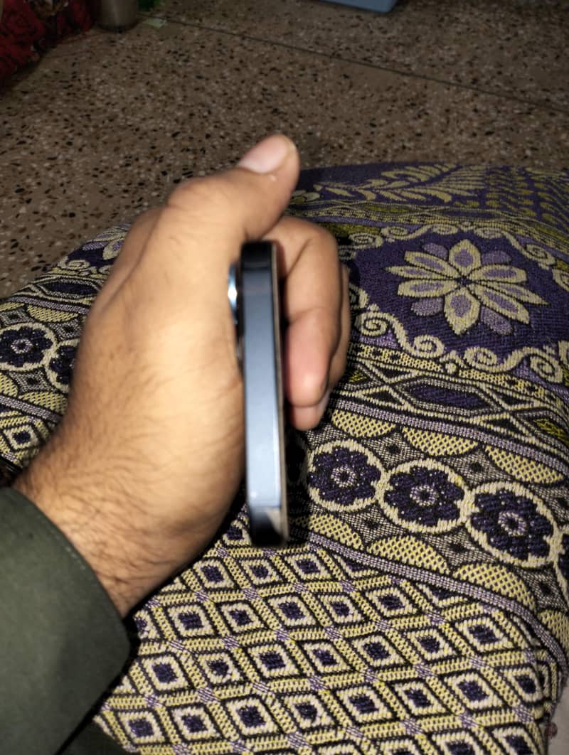 Apple iPhone 13 2