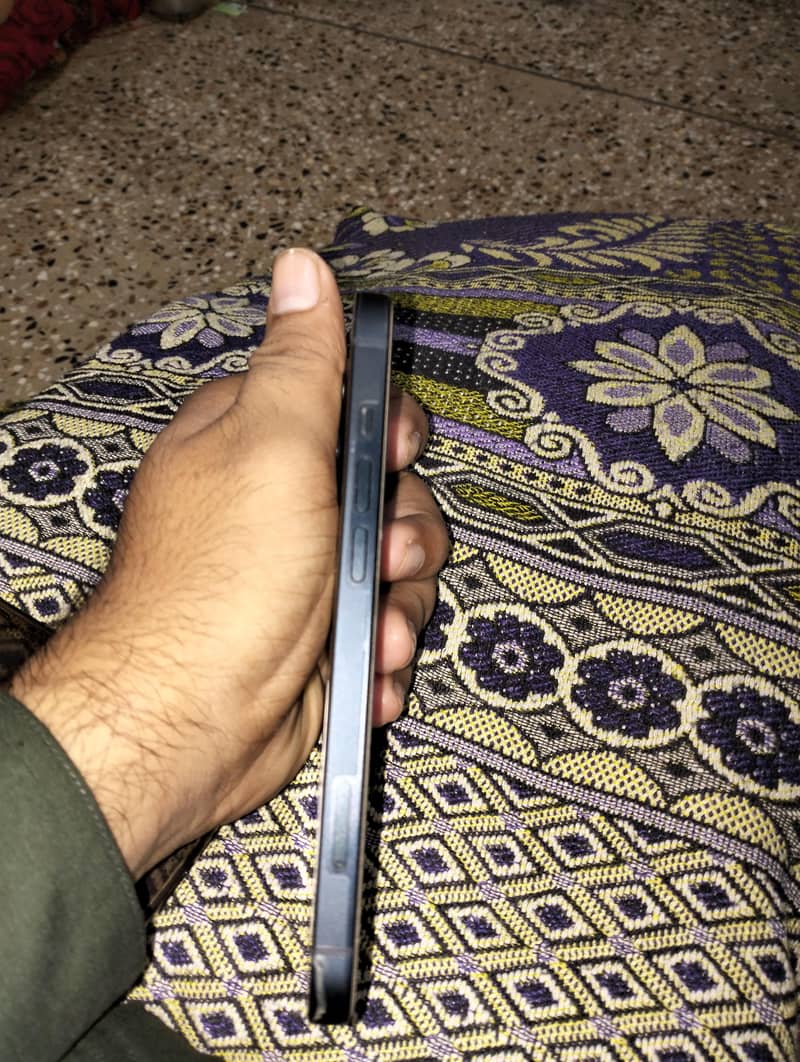 Apple iPhone 13 3