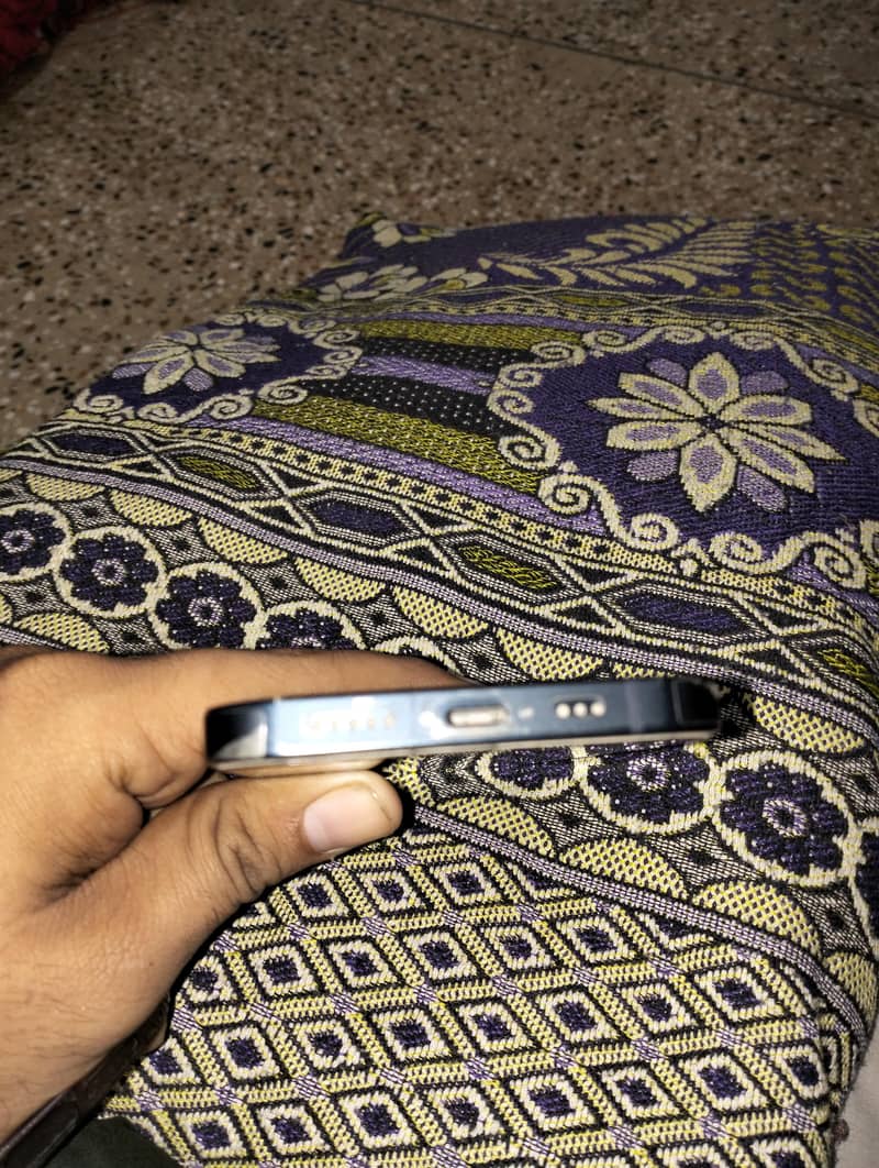 Apple iPhone 13 4