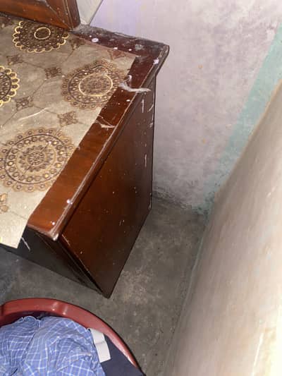 Dressing table good condition 8k only
