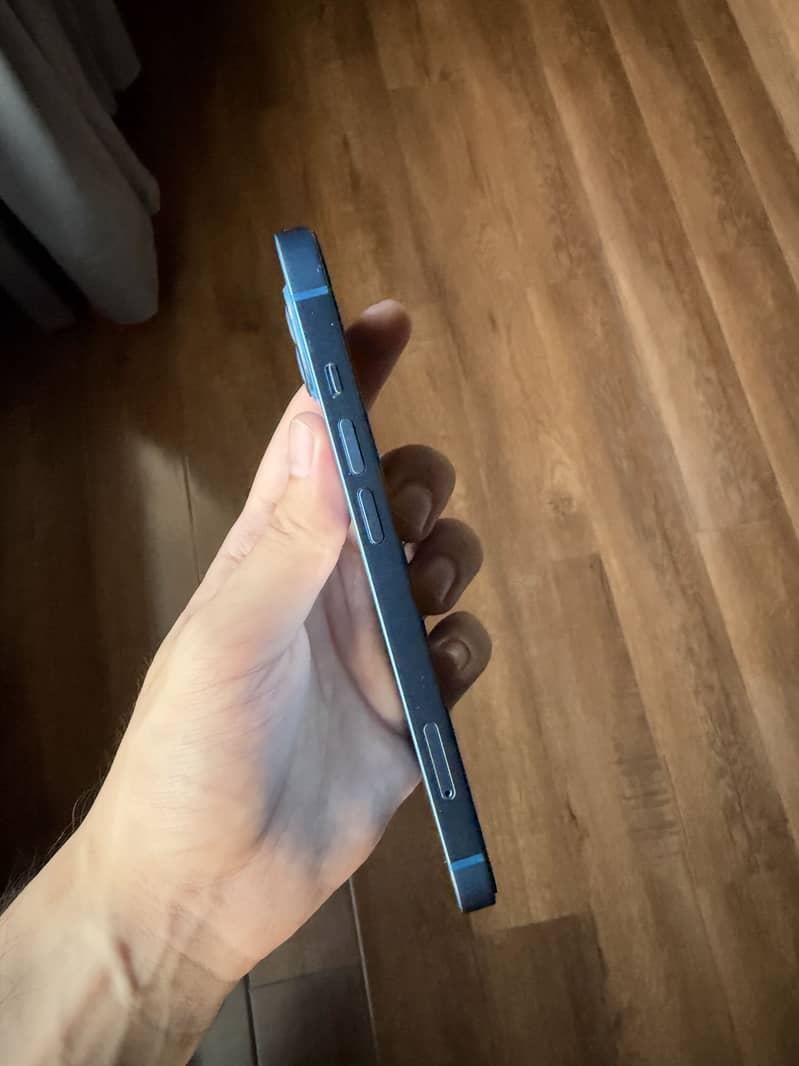 Apple iPhone 13 2