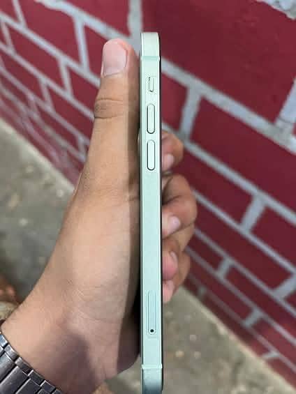Apple iPhone 12 4