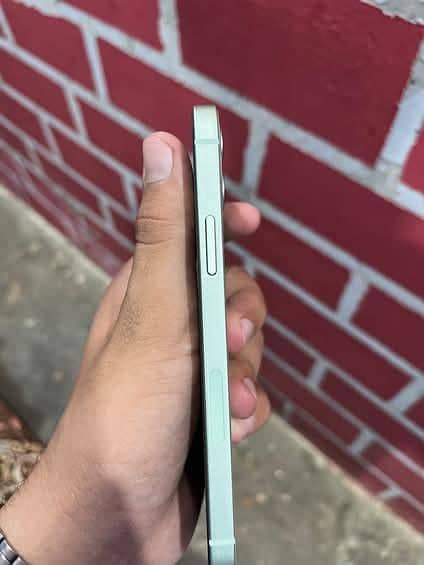 Apple iPhone 12 6