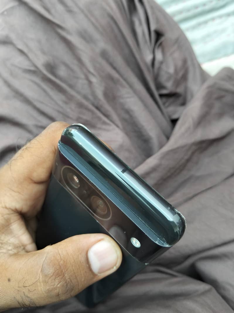 Google Pixel 8 4