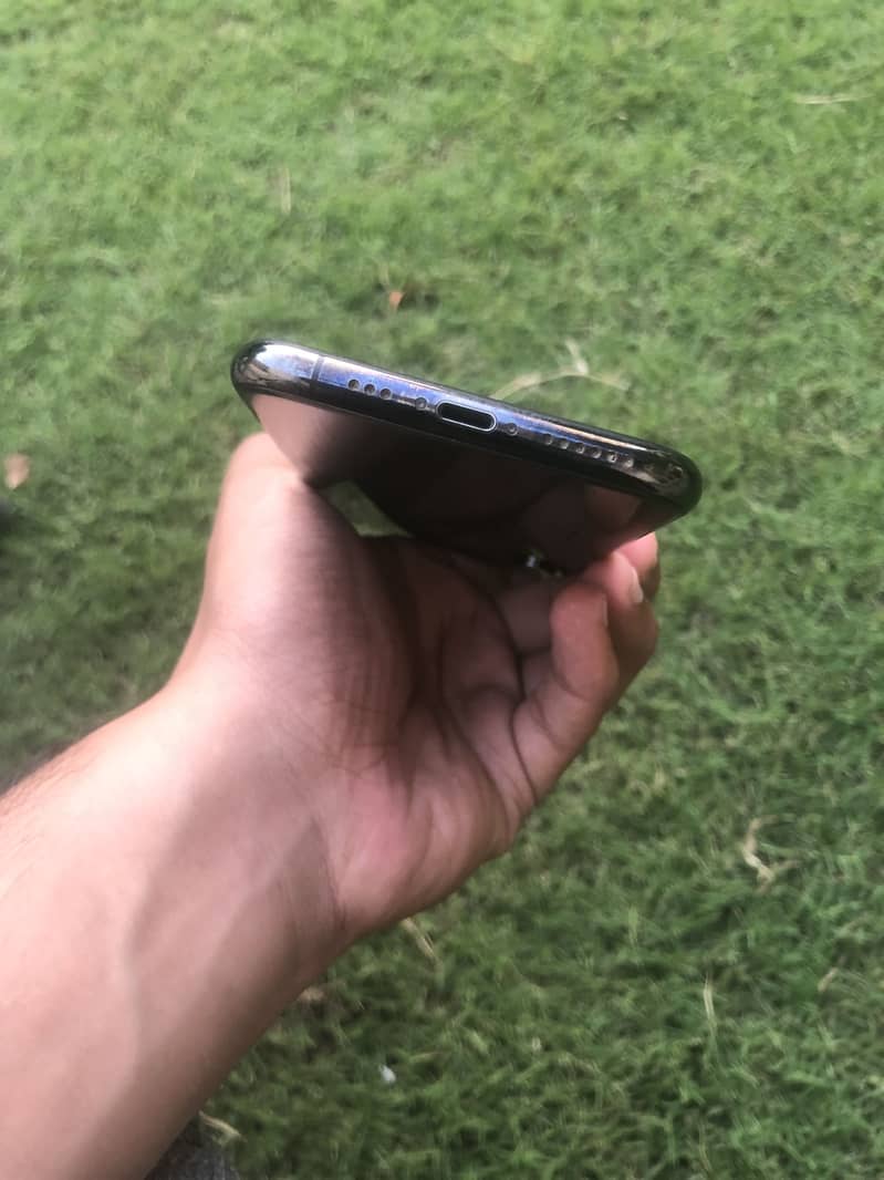 Apple iPhone XS 1