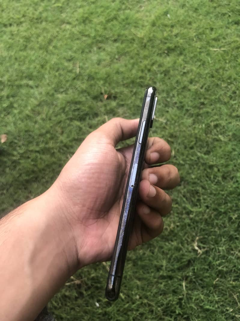 Apple iPhone XS 4