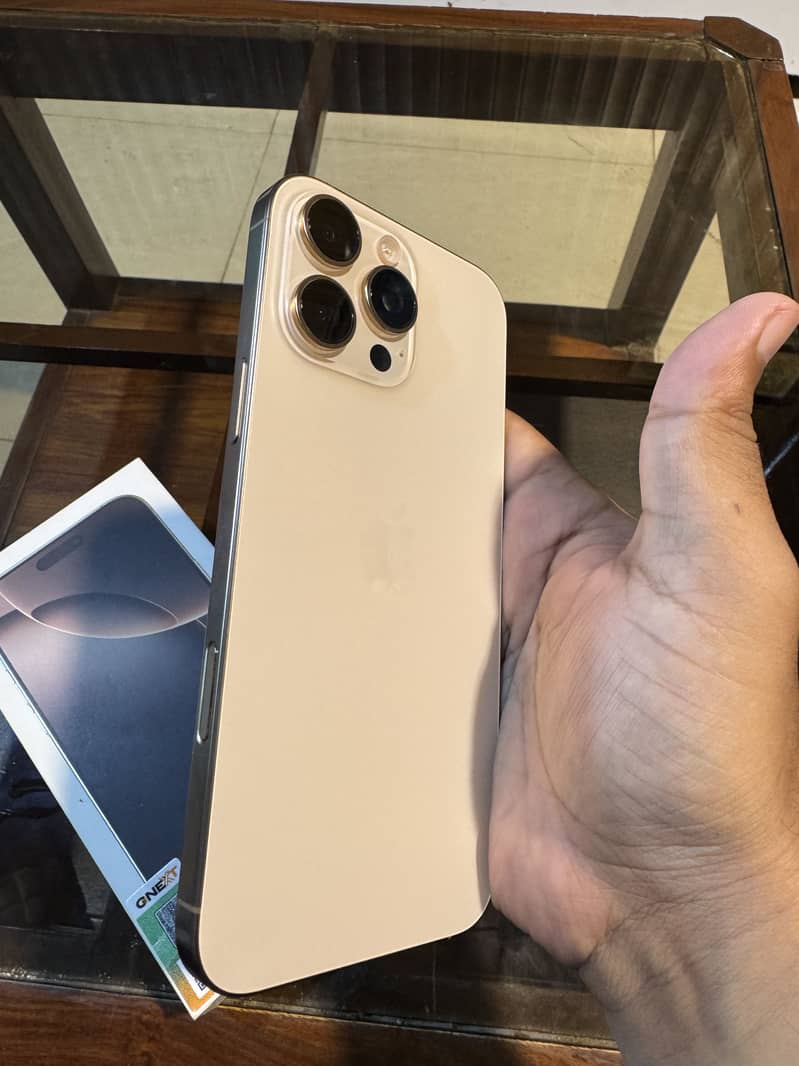 Apple iPhone 16 Pro Max 2