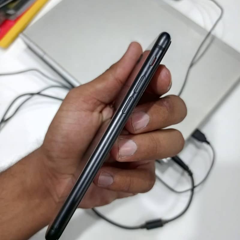 Apple iPhone 8 2