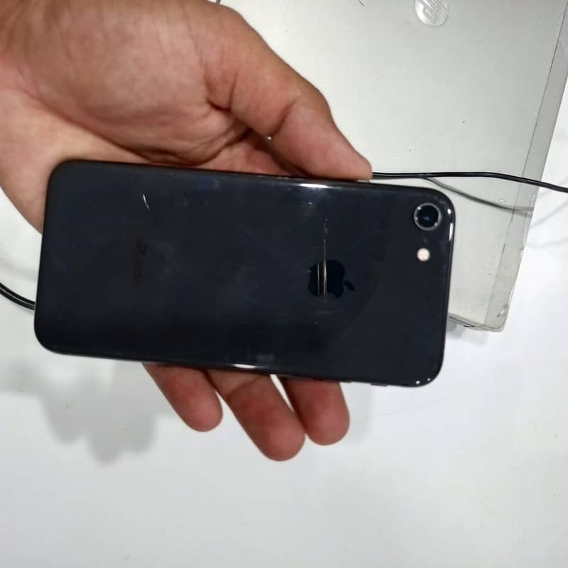 Apple iPhone 8 4
