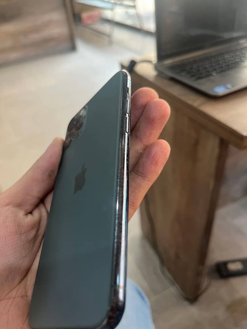 Apple iPhone 11 Pro 2