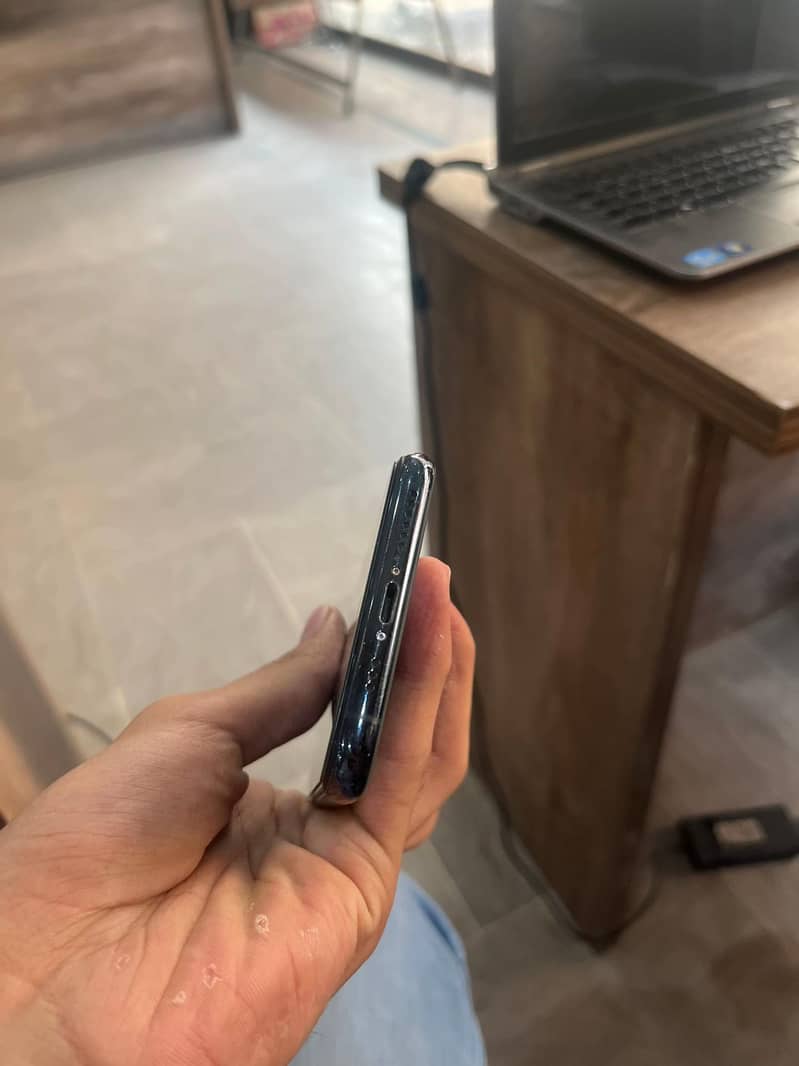 Apple iPhone 11 Pro 4