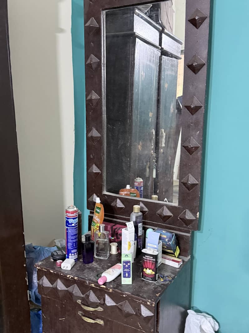Almari or dressing table 0