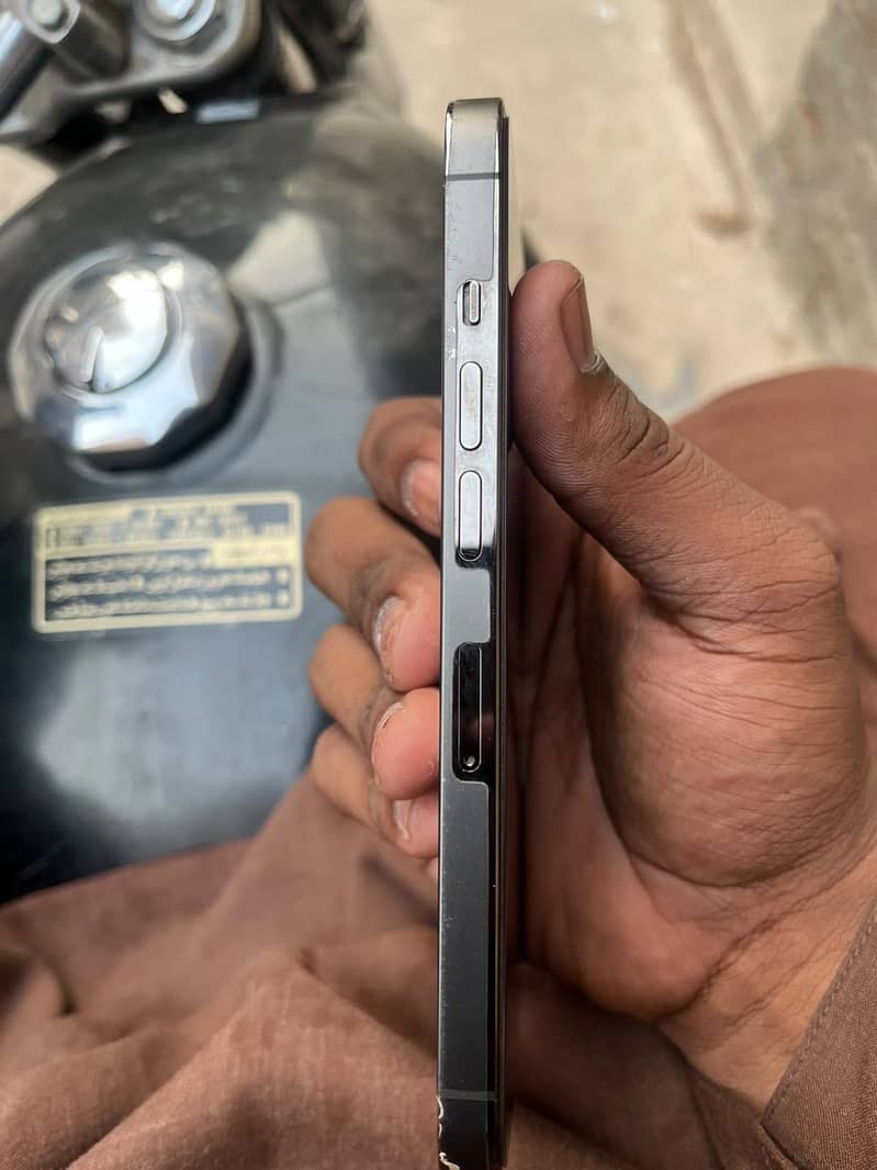 Apple iPhone 13 Pro 1