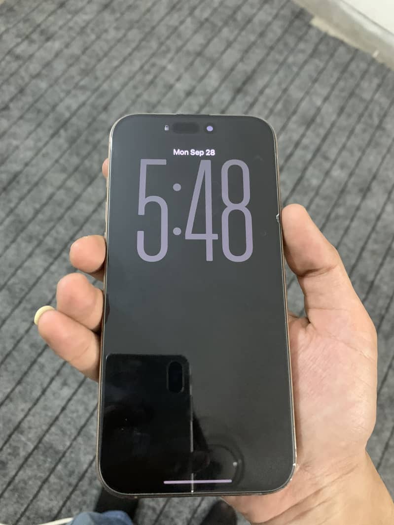 Apple iPhone 16 Pro Max 0