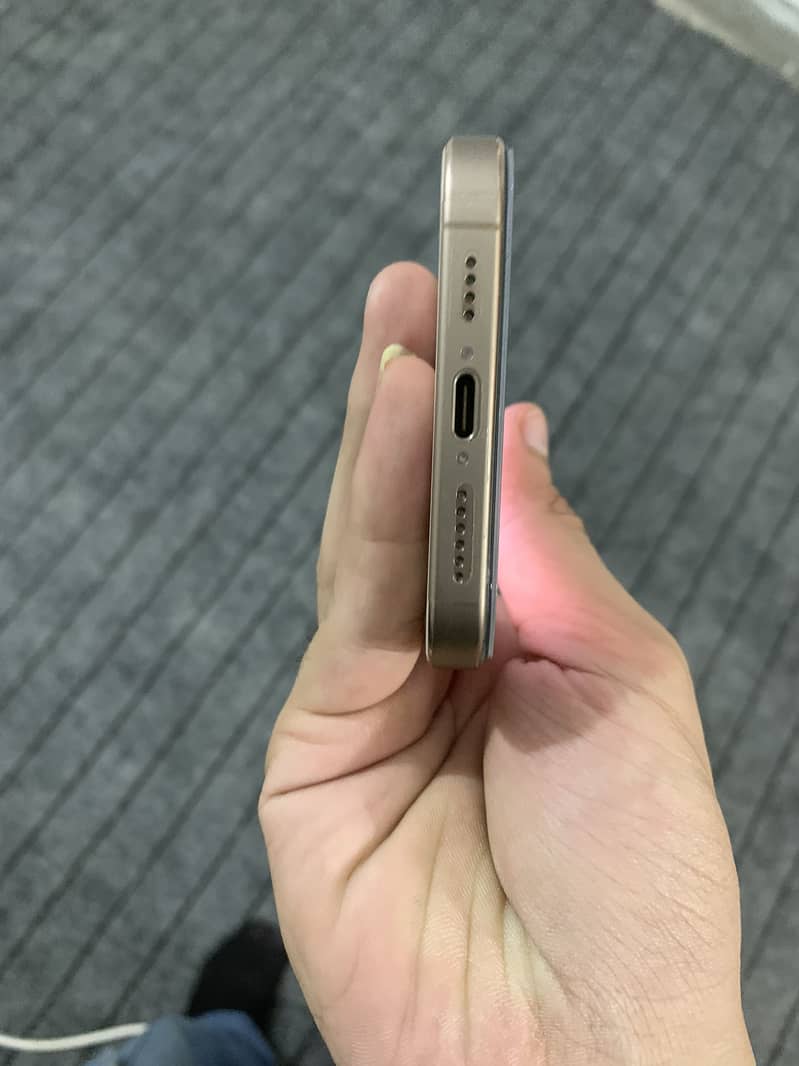 Apple iPhone 16 Pro Max 3