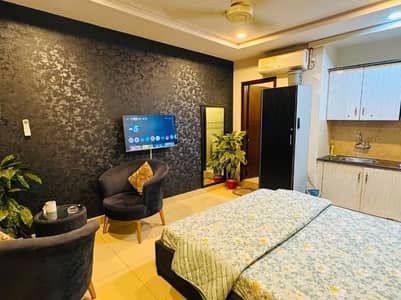 Daily Or Weekly Basis One Bedroom Studio Fully Furnished Luxury Apartments Available Gulberg greens Islamabad & Bahria Town Islamabad. Phase 1, Phase 4 paradise commercial Tkr4 Pavilion99 Suits or Phase 7 Luxury Apt Available