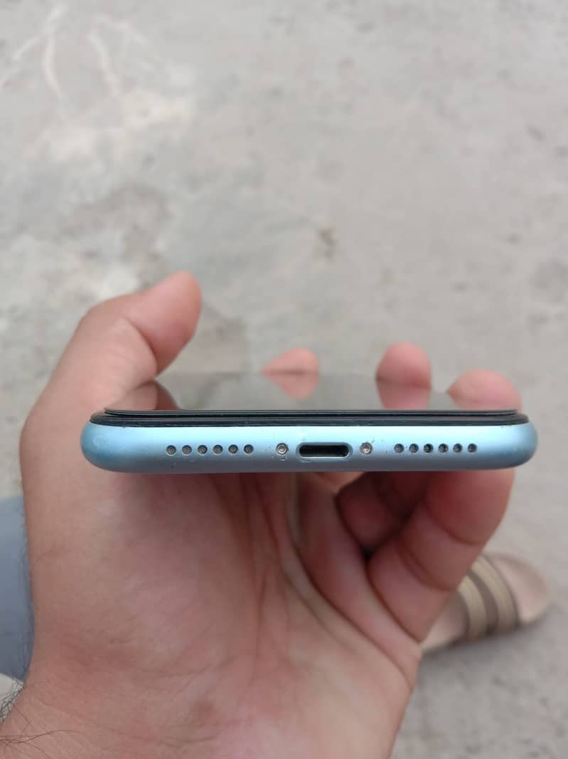 Apple iPhone XR 10