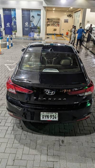Hyundai Elantra 2022