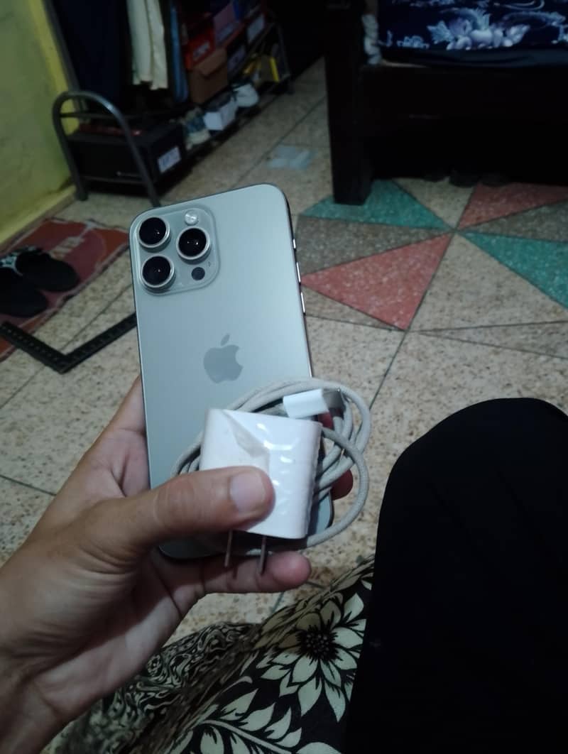 Apple iPhone 15 Pro Max 0