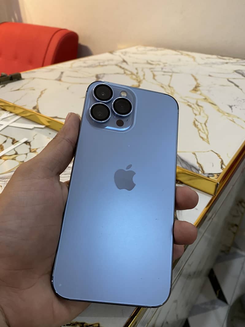 Apple iPhone 13 Pro Max 1