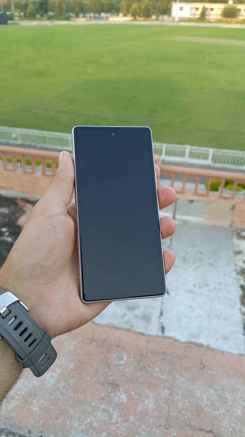Google Pixel 7a 5