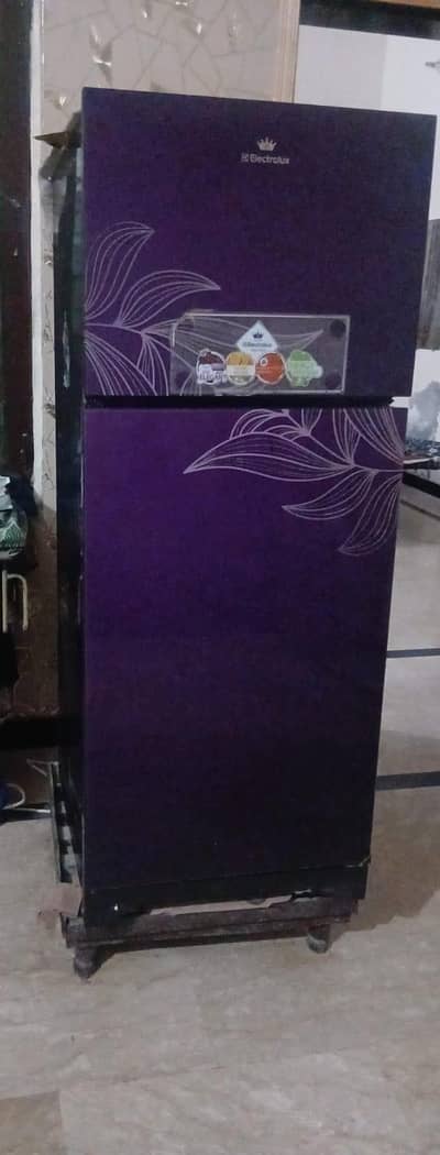 Electrolux fridge for sale size medium all ok 10/9 condition