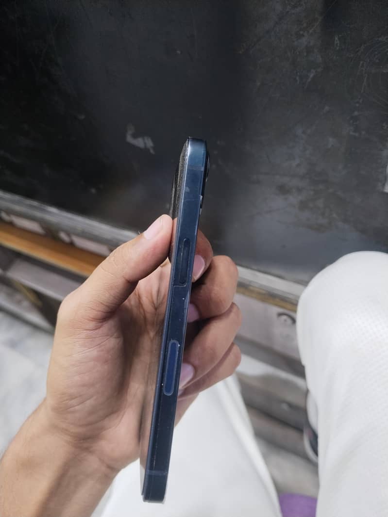 Apple iPhone 13 3