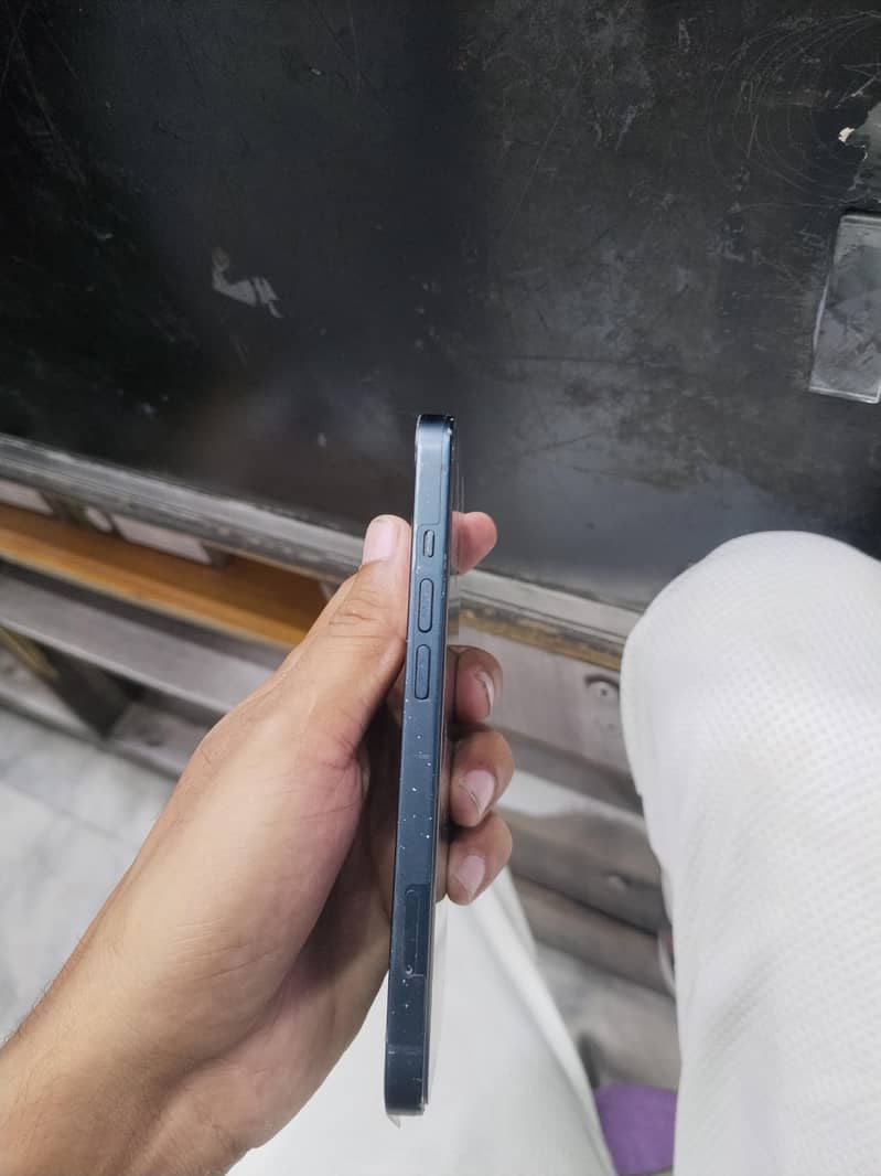 Apple iPhone 13 5