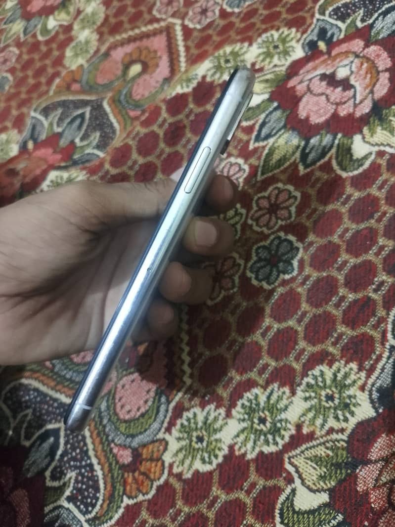 Apple iPhone X 3