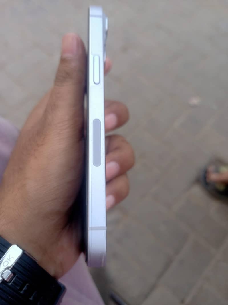 Apple iPhone 14 3