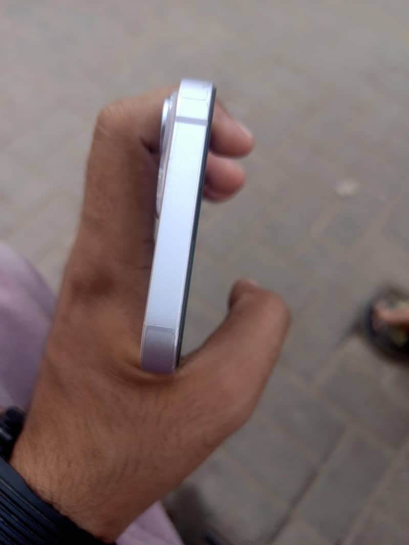 Apple iPhone 14 4
