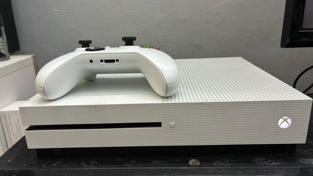 Xbox One S 0