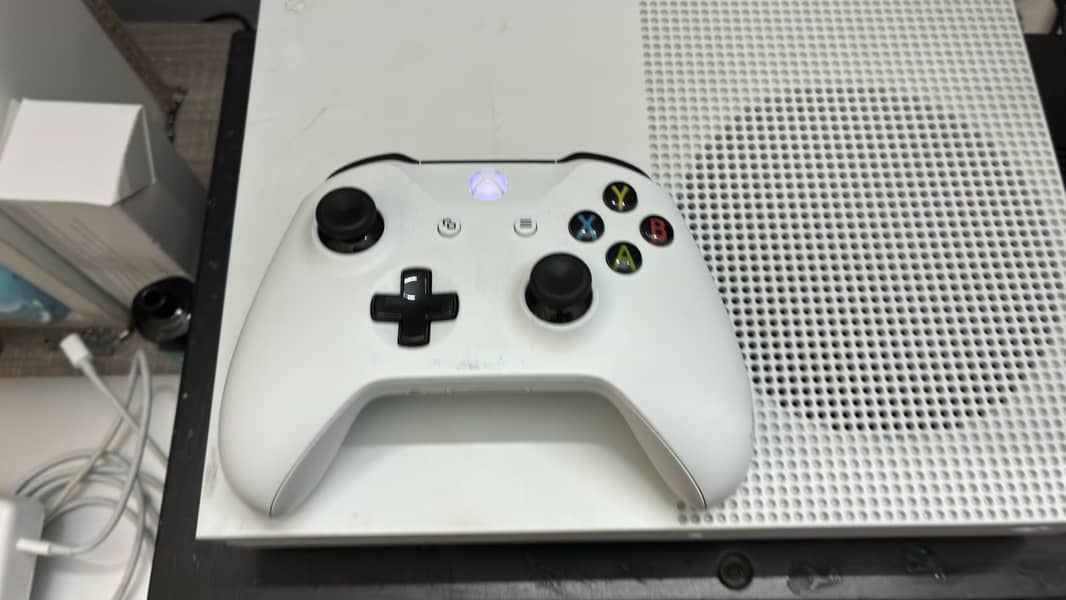 Xbox One S 1