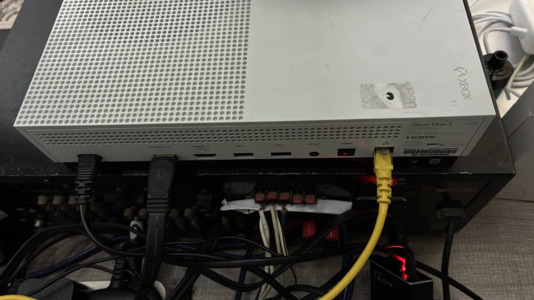 Xbox One S 5