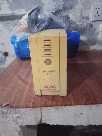 APC UPS 500 watts