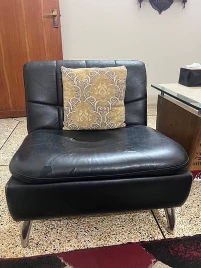 Single seater imported sofa (4) and single table