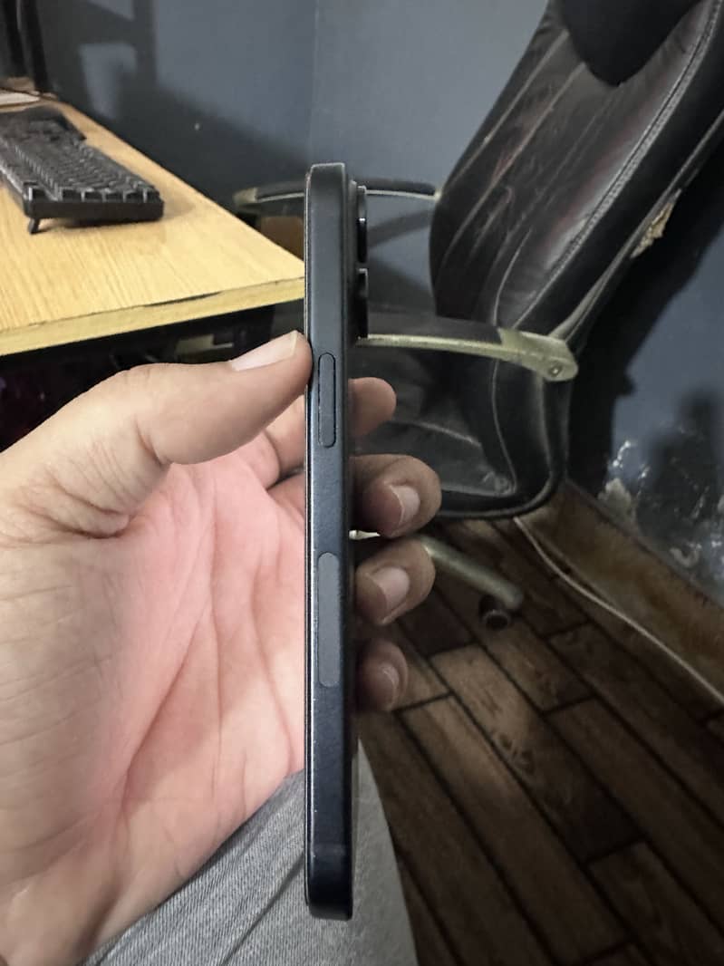 Apple iPhone 15 JV 3