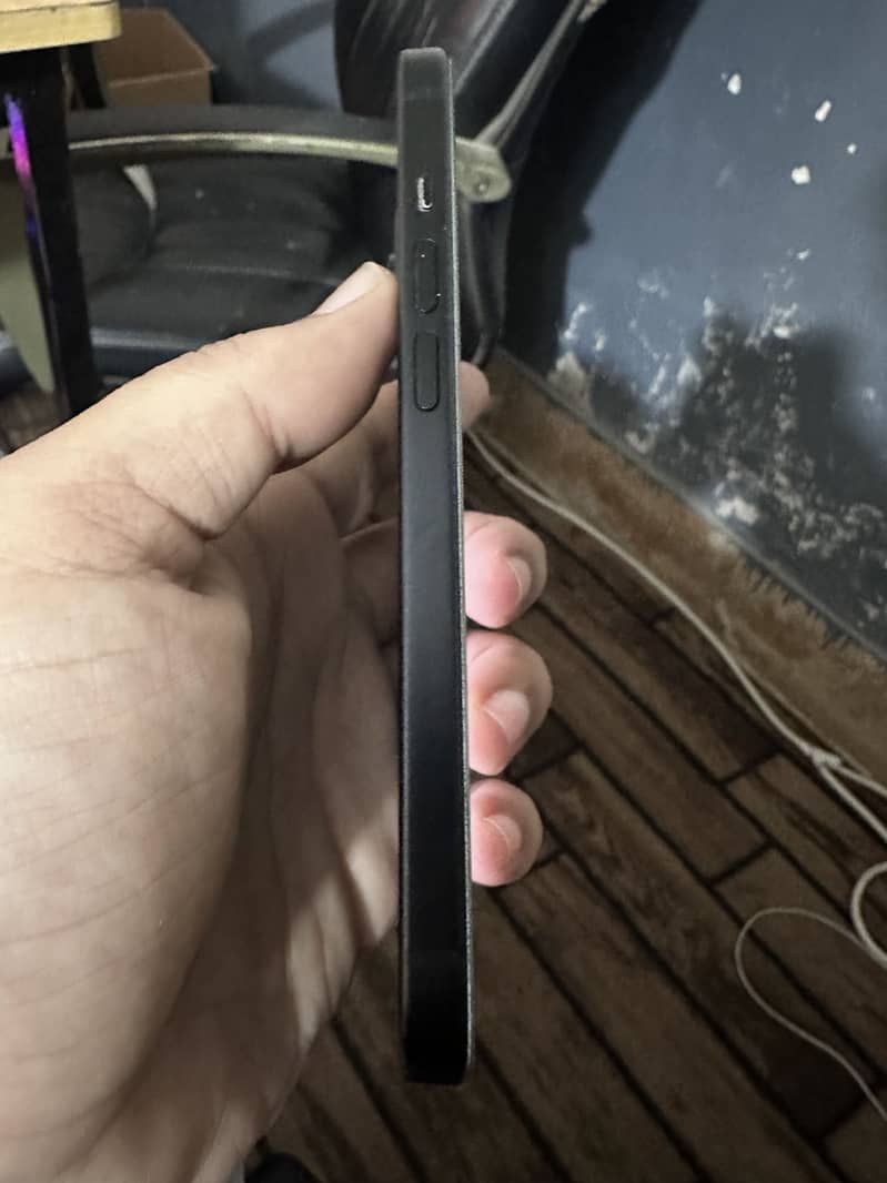 Apple iPhone 15 JV 4