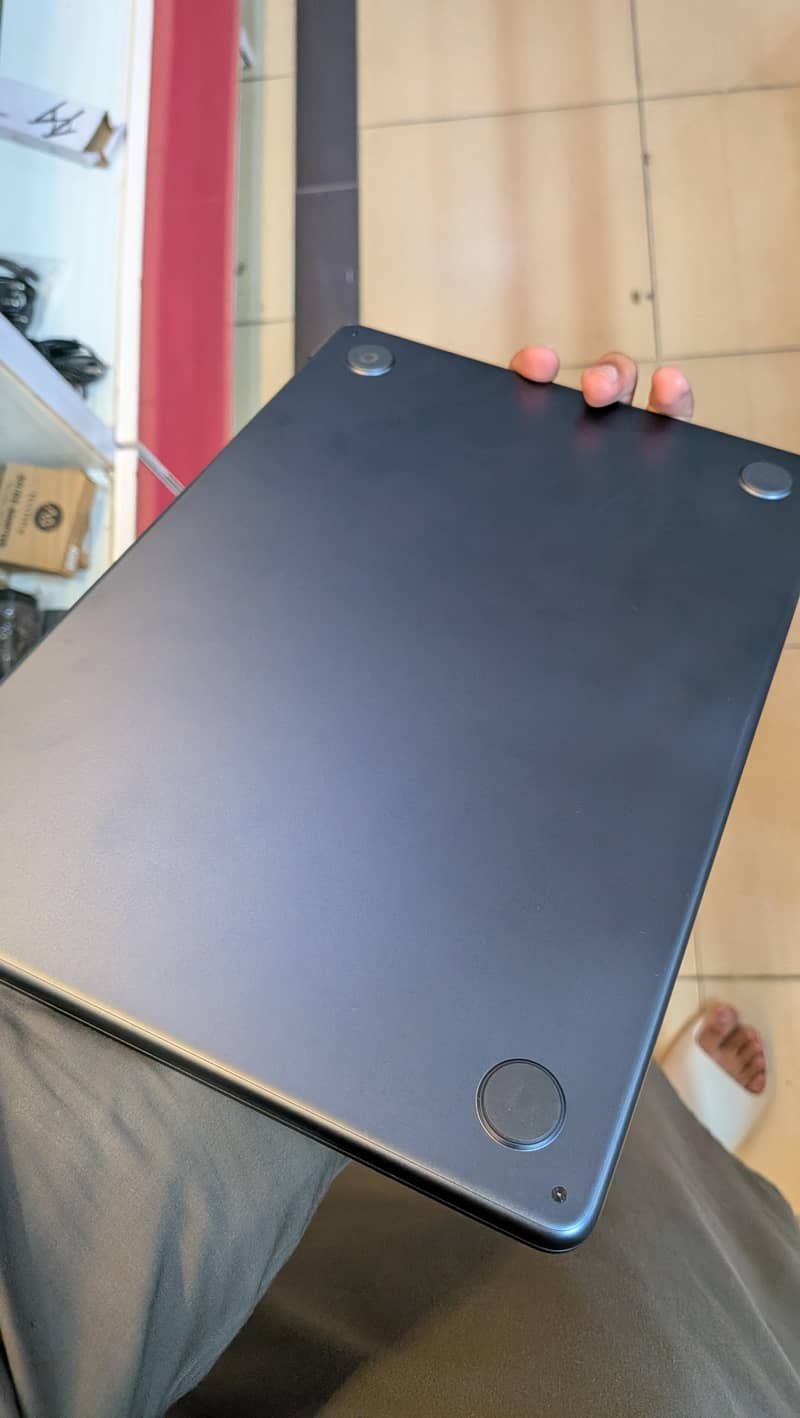 Macbook M5 Air 6