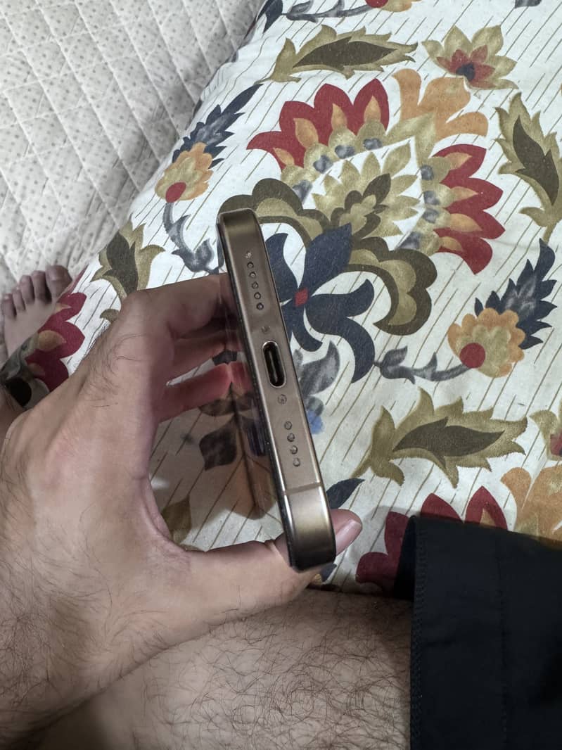 Apple iPhone 16 Pro Max 5