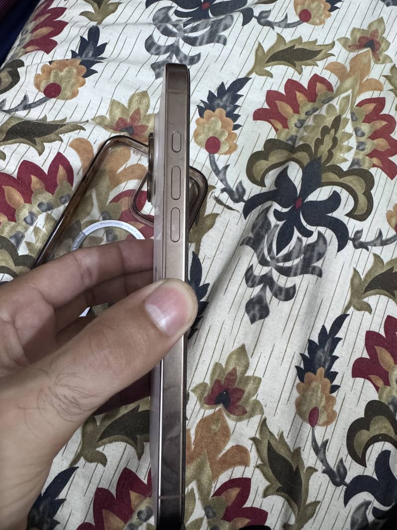 Apple iPhone 16 Pro Max 6