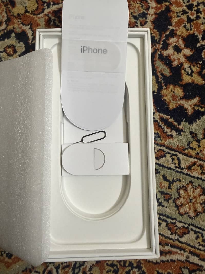 Apple iPhone 16 Pro Max 8