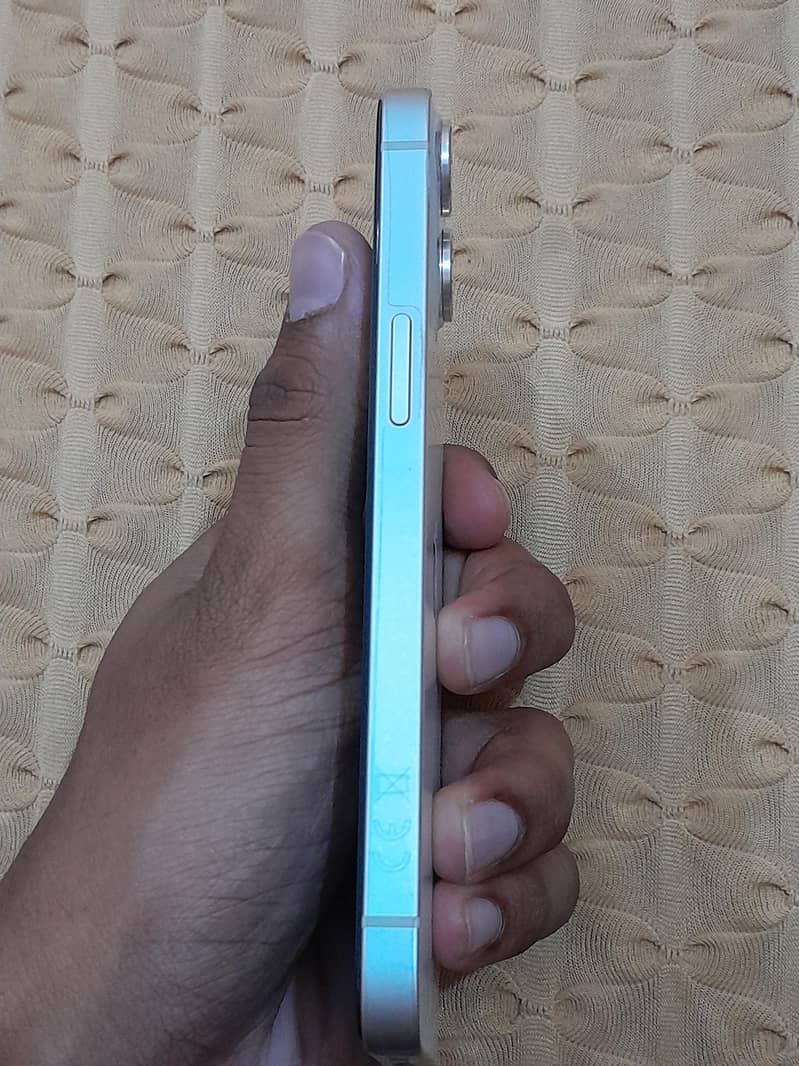 Apple iPhone 13 2