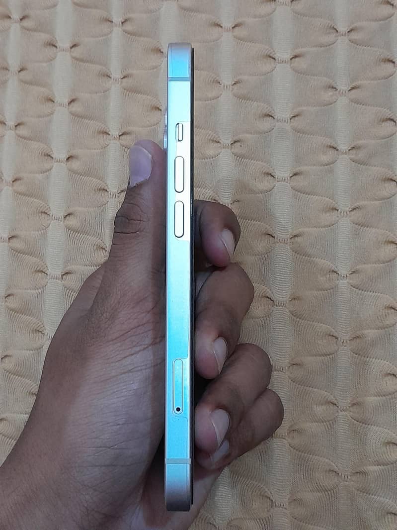Apple iPhone 13 3